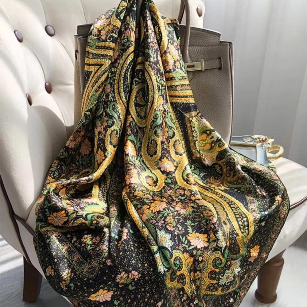 Foulard élégant en soie carré noir et or pour femme