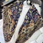Foulard bleu nuit et or en soie pour femme