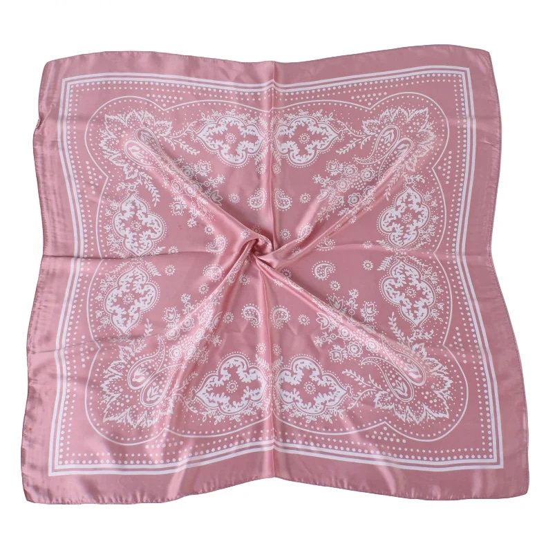 Foulard carré en soie motif fleur de cajou couleur rose