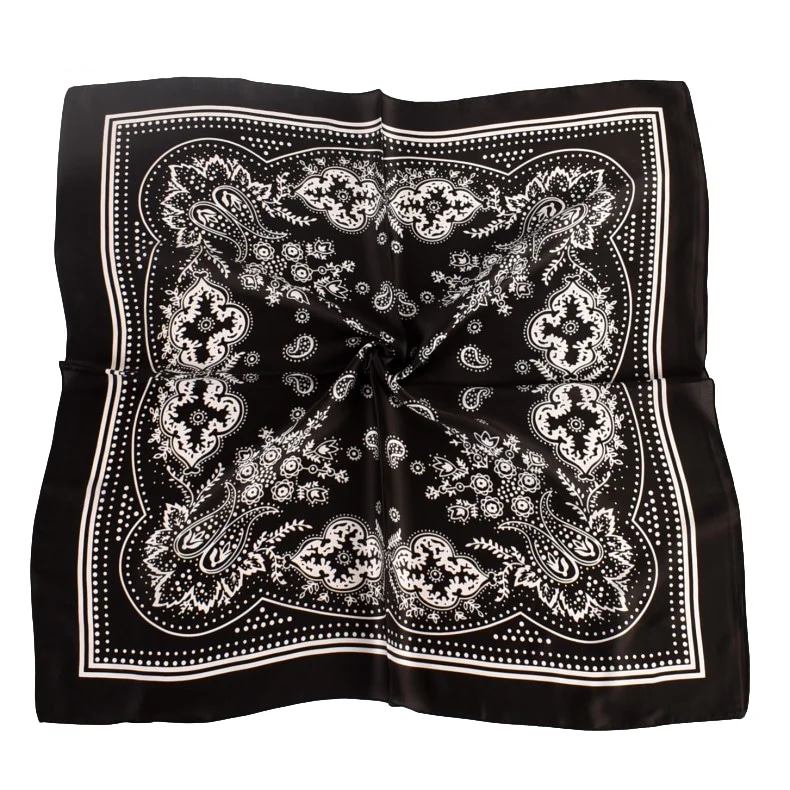 Foulard carré style vintage noir en soie motif fleur de cajou mixte