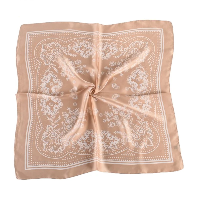 Foulard carré beige style bandana tendance en soie motif fleur de cajou