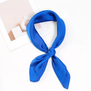 Petit foulard carré en soie femme couleur unie bleu
