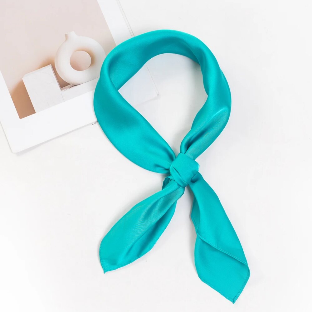 35490-ibt04u.jpg Petit foulard carré en soie femme couleur unie turquoise