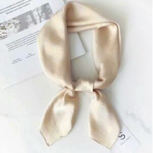 Petit foulard carré en soie femme couleur unie crème