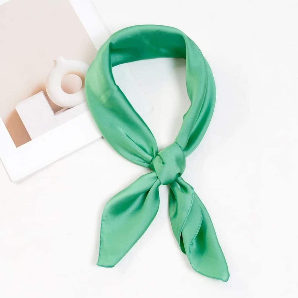 Petit foulard carré en soie femme couleur unie vert