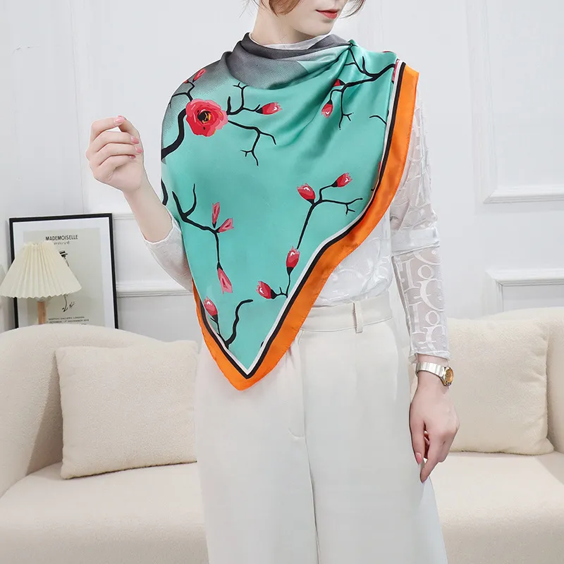 38277-pwhxwm.jpg Foulard carré de couleur turquoise en soie à imprimé pour femme