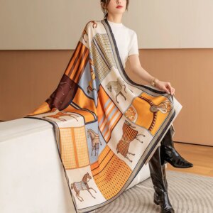 Foulard carré en soie à imprimé pour femme marron orangé luxe