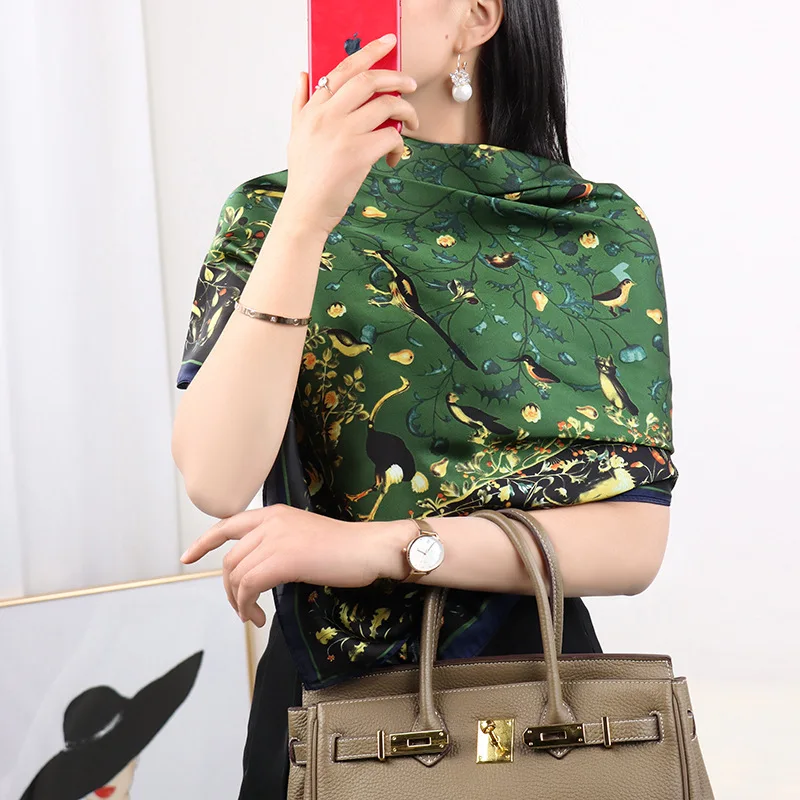Foulard carré vert en soie à imprimé luxe pour femme