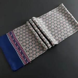 Foulard pour homme en soie mauve bleu et beige en soie