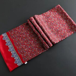 Foulard long en soie rouge à motifs pour homme