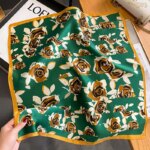 Foulard carré aux tons verts en soie véritable de luxe pour femme
