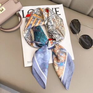Foulard carré d'été de luxe aux imprimés violet en soie pour femme