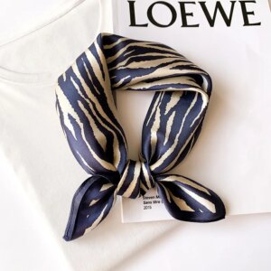 Foulard carré en soie véritable à imprimé zèbre bleu et blanc