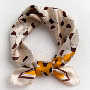 Foulard carré noué à imprimé jaune en soie de luxe pour femme
