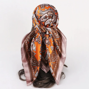 Grand foulard en soie carré tons marrons orangés