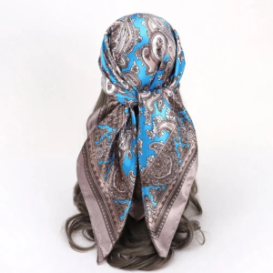 Grand foulard en soie carré bleu turquoise à imprimé pour femme
