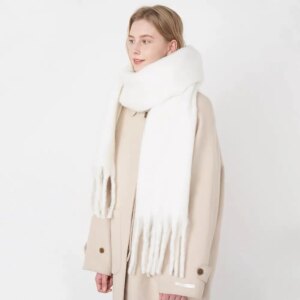 Écharpe unie blanche toute douce à franges pour femme