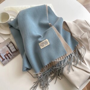 Écharpe femme toute douce bleu ciel à franges