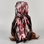 Foulard imprimé vintage noir et rose pour femme