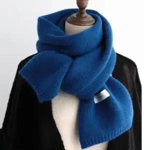 Echarpe élégante courte d'hiver bleu intense pour femme