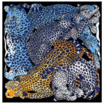 foulard en soie a imprime leopard bleu