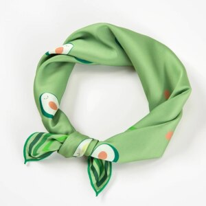 petit foulard noue, vert avec imprimes avocats